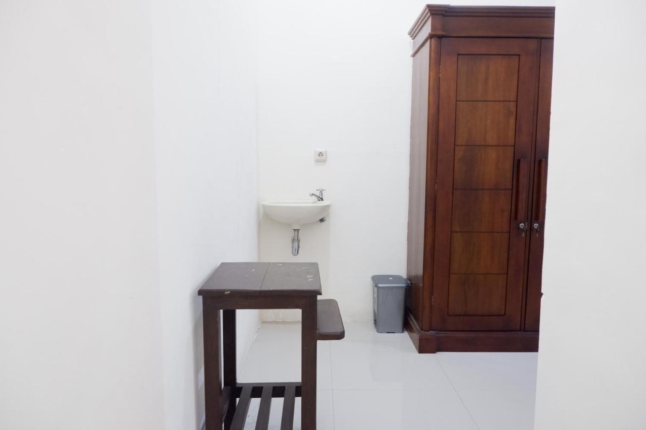 Appartamento Reddoorz At Bale Eja Syariah Senggigi Montongbuwoh Esterno foto
