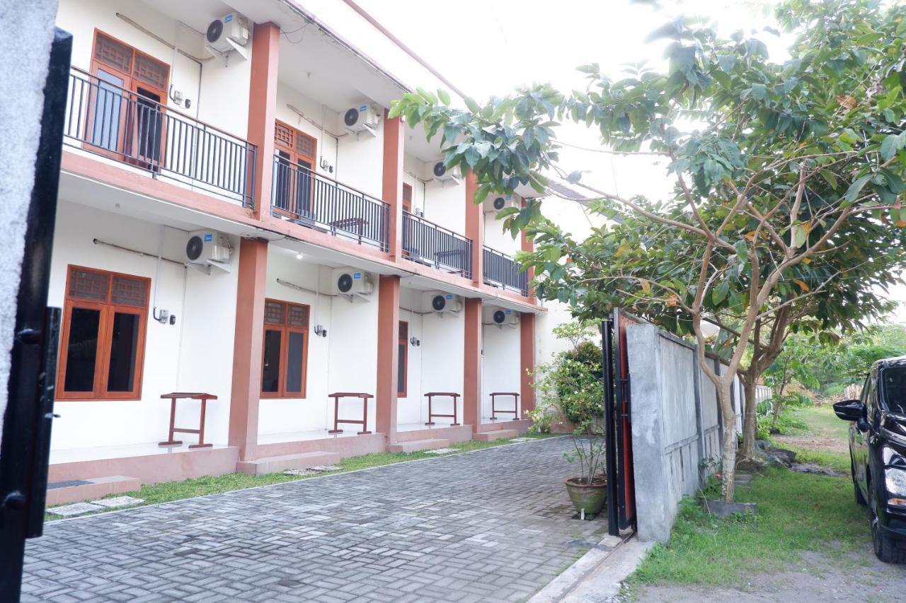 Appartamento Reddoorz At Bale Eja Syariah Senggigi Montongbuwoh Esterno foto