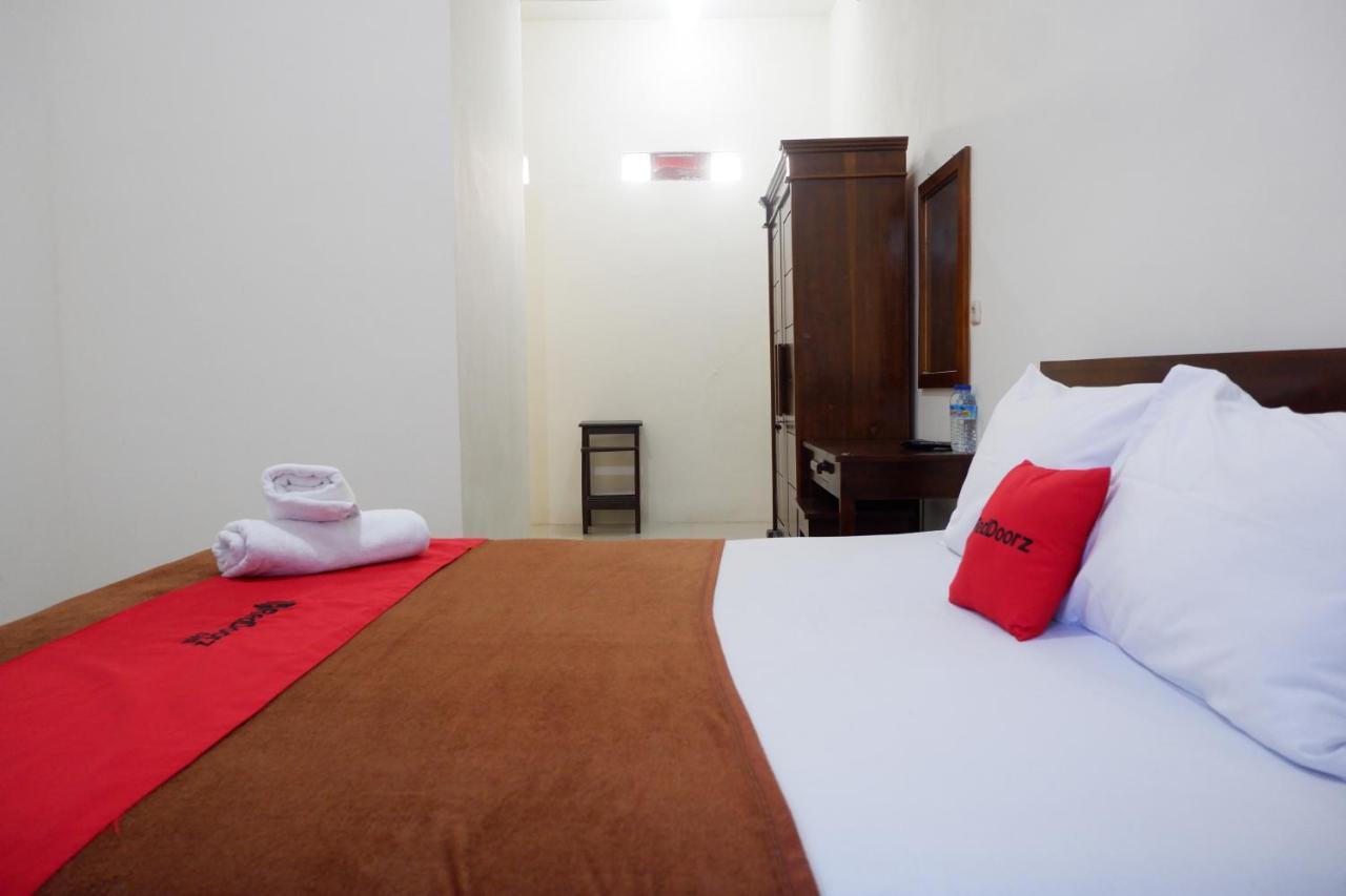 Appartamento Reddoorz At Bale Eja Syariah Senggigi Montongbuwoh Esterno foto