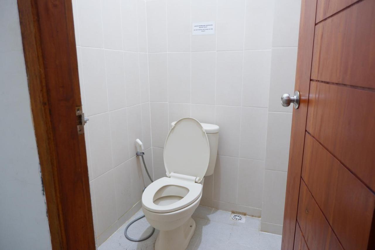 Appartamento Reddoorz At Bale Eja Syariah Senggigi Montongbuwoh Esterno foto