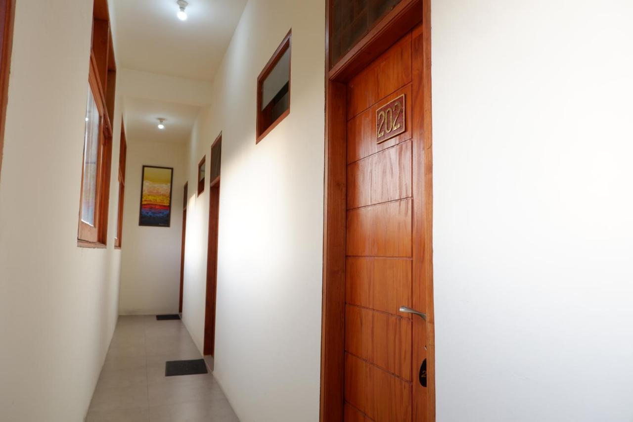Appartamento Reddoorz At Bale Eja Syariah Senggigi Montongbuwoh Esterno foto