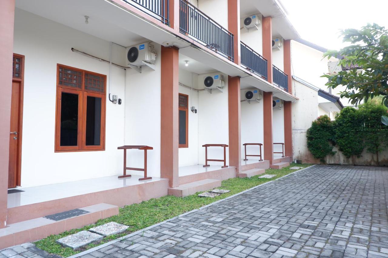 Appartamento Reddoorz At Bale Eja Syariah Senggigi Montongbuwoh Esterno foto