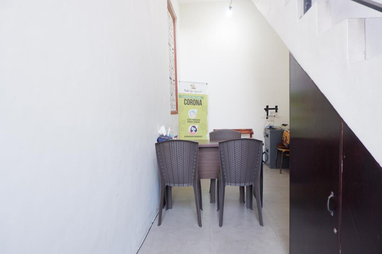Appartamento Reddoorz At Bale Eja Syariah Senggigi Montongbuwoh Esterno foto